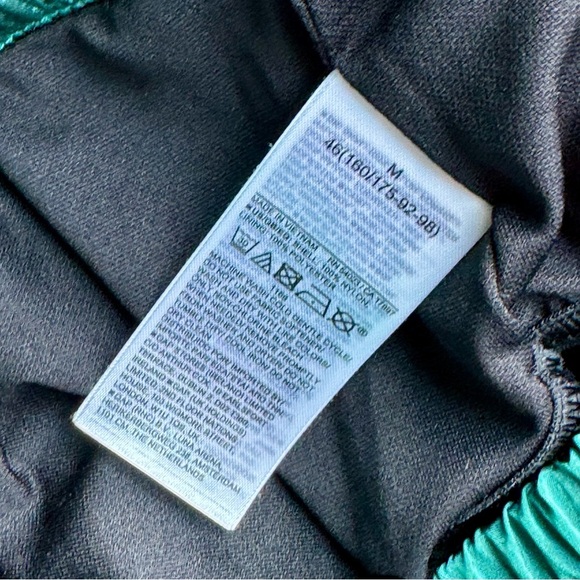 GapFit G Sprint Running Shorts Crinkle Jade Stone Green Size M | 3" High Rise - Picture 4 of 12